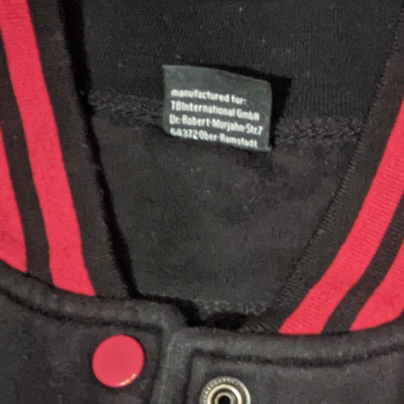 Red & black jacket - Picture 4 of 4